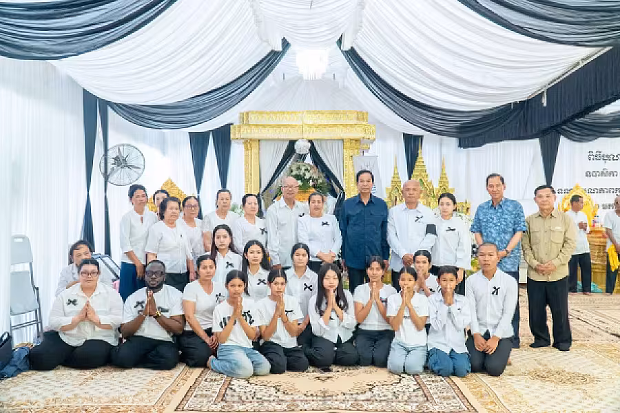 ឯកឧត្តមកិត្តិសង្គហបណ្ឌិត គន់ គីម អញ្ជើញគោរពវិញ្ញាណនក្ខន្ធសពម្តាយក្មេក ឯកឧត្តម អ៊ុំ រាត្រី  - Image 10