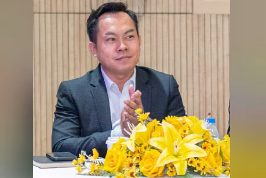 ឯកឧត្តម ឈៀង ច័ន្ទតារា ប្រធានក្រុមការងារពង្រឹងវិស័យអប់រំក្នុងស្រុកទ្រាំងខេត្តតាកែវ ចូលរួមឧបត្ថម្ភថវិកាចំនួន ៥០មុឺនរៀល ដើម្បីរៀបចំមហាសន្និបាតវិសាមញ្ញតំណាងសមាគមអតីតយុទ្ធជនកម្ពុជាទូទាំងប្រទេស