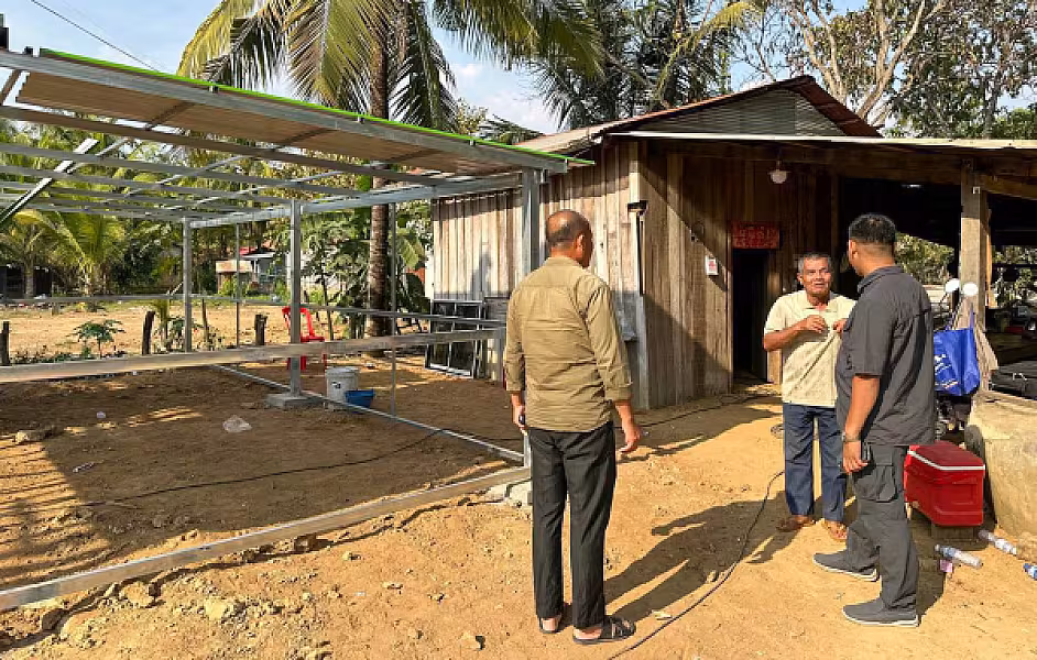 អ.ន.ក. ខេត្តបាត់ដំបង ចុះពិនិត្យការសាងសង់ផ្ទះពីរខ្នងជូនអតីតយុទ្ធជន - Image 4