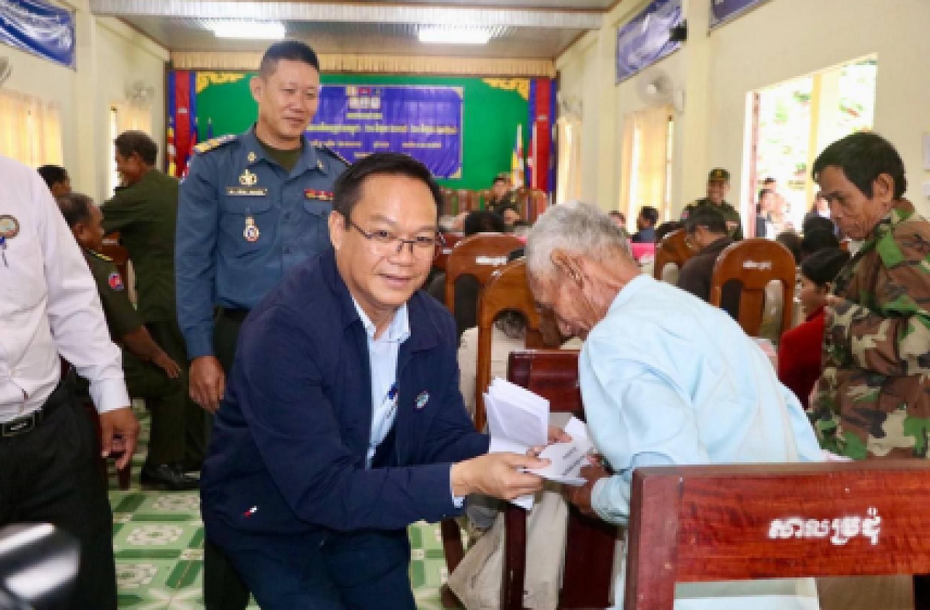 ឯកឧត្ដម ថង សារុន អភិបាលខេត្តមណ្ឌលគិរី ចូលរួមឧបត្ថម្ភថវិកាចំនួន ២០លានរៀល ដើម្បីរៀបចំមហាសន្និបាតវិសាមញ្ញតំណាងសមាគមអតីតយុទ្ធជនកម្ពុជាទូទាំងប្រទេស