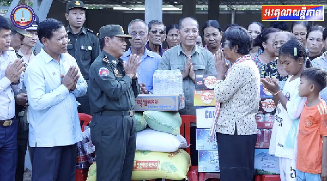 អ.ន.ក. ខេត្តកំពង់ធំ ប្រគល់ផ្ទះអំណោយសម្តេចតេជោជូនគ្រួសារយុទ្ធជនពលី - Image 8