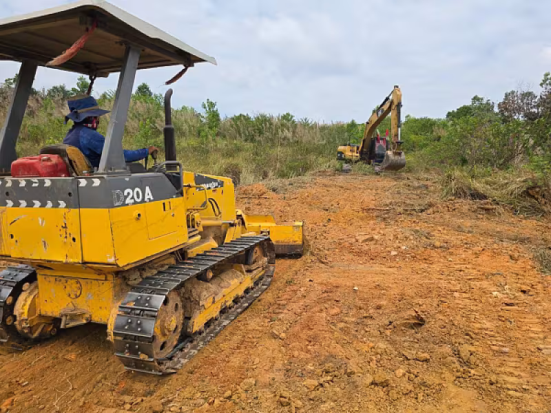 អ.ន.ក.ខេត្តព្រះសីហនុ ចុះពិនិត្យគ្រឿងចក្រស្ថាបនាផ្លូវក្នុងភូមិអតីតយុទ្ធជន - Image 4