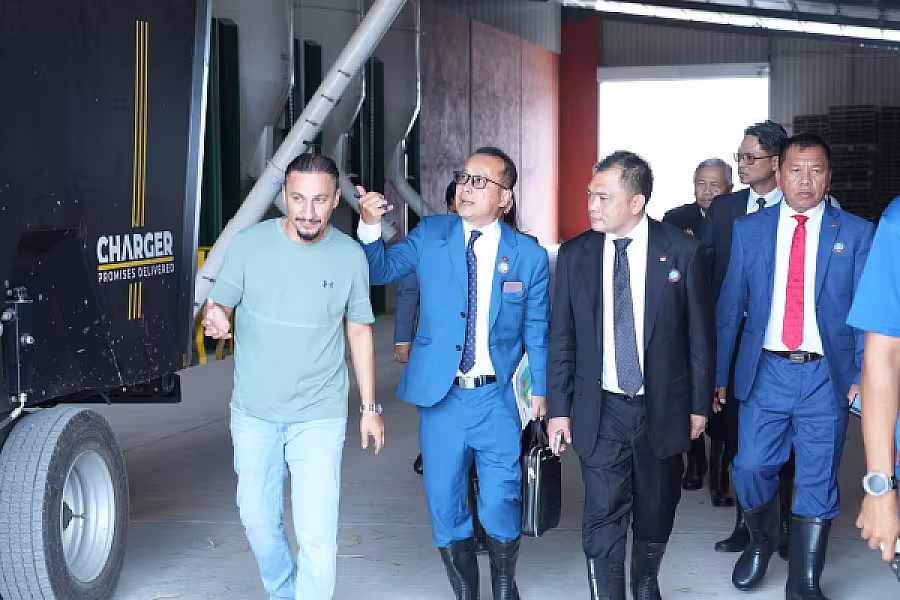 ប្រធានសមាគមអតីតយុទ្ធជនកងកម្លាំងម៉ាឡេសុីអញ្ជើញគណៈប្រតិភូកម្ពុជាទៅទស្សនកិច្ចនៅកសិដ្ឋានចិញ្ចឹមគោទឹកដោះក្នុងតំបន់ JEMALUANG នៃរដ្ឋ JOHOR - Image 4