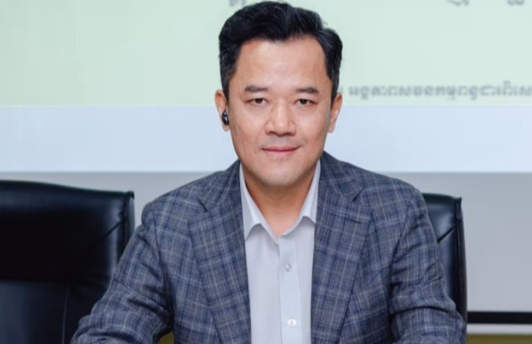 លោក លីម ដឺលុច អគ្គនាយករងនៃអគ្គនាយកដ្ឋានពន្ធដារ សូមចូលរួមឧបត្ថម្ភថវិការចំនួ​ ២លានរៀល  ដើម្បីរៀបចំមហាសន្និបាតវិសាមញ្ញតំណាងសមាគមអតីតយុទ្ធជនកម្ពុជាទូទាំងប្រទេស