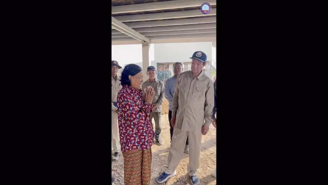 លោកស្រី ព្រឿង និន គ្រួសារពលីមានជីវភាពខ្វះខាត បានថ្លែងអំណរគុណយ៉ាងជ្រាលជ្រៅជូនចំពោះ សម្តេចតេជោ ហ៊ុន សែន និងសម្តេចធិបតី ហ៊ុន ម៉ាណែត ដែលបានផ្តល់ផ្ទះ និងដី នៅភូមិព្រៃសិន ឃុំឆ្នាល់មាន់ ស្រុកគាស់ក្រឡ ខេត្តបាត់ដំបង។