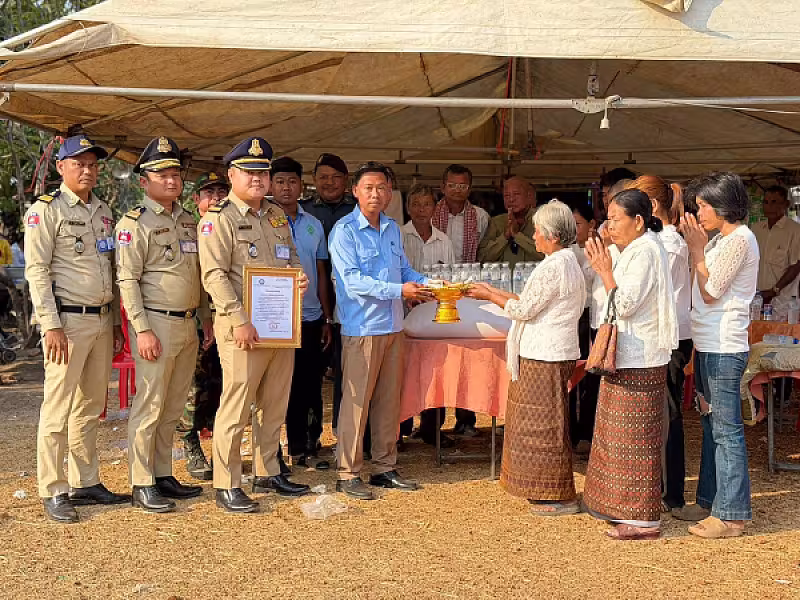 អ.ន.ក.ស្រុកគាស់ក្រឡា នាំយកថវិកាមរណសង្គ្រោះជូនគ្រួសារអតីតយុទ្ធជន និងនិវត្តជន - Image 2