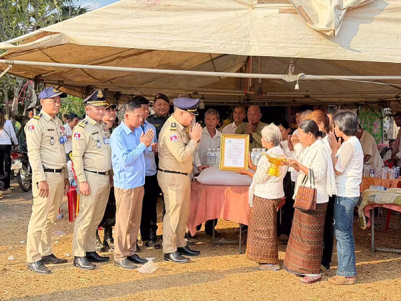 អ.ន.ក.ស្រុកគាស់ក្រឡា នាំយកថវិកាមរណសង្គ្រោះជូនគ្រួសារអតីតយុទ្ធជន និងនិវត្តជន - Image 3