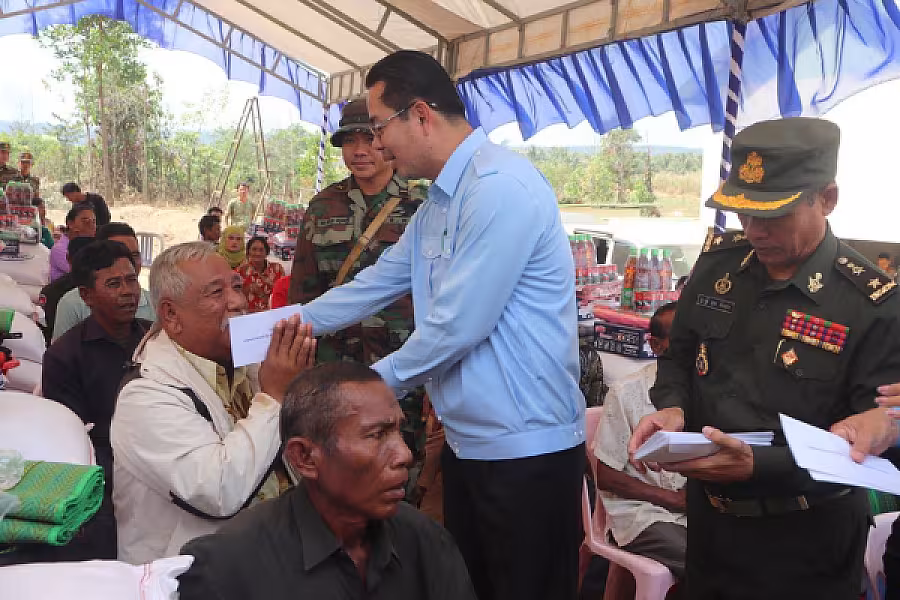 ឯកឧត្តម ម៉ាង ស៊ីណេត ប្រធាន អ.នក.ខេត្តព្រះស៊ីហនុ ចុះសំណេះសំណាល និងចែកអំណោយជូនអតីតយុទ្ធជន - Image 2