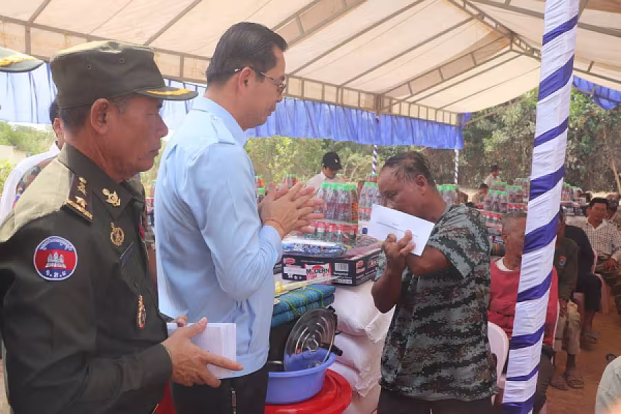 ឯកឧត្តម ម៉ាង ស៊ីណេត ប្រធាន អ.នក.ខេត្តព្រះស៊ីហនុ ចុះសំណេះសំណាល និងចែកអំណោយជូនអតីតយុទ្ធជន - Image 3