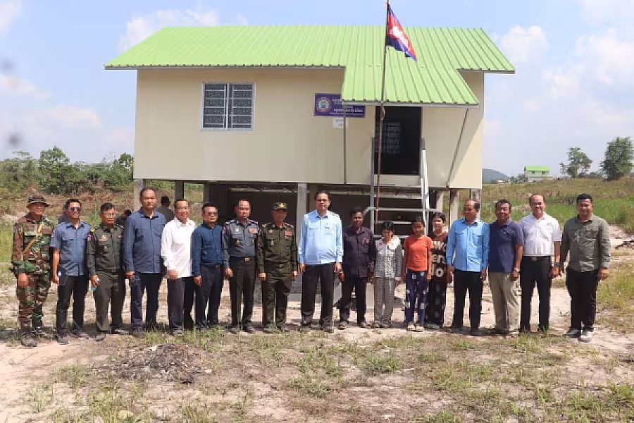 ឯកឧត្តម ម៉ាង ស៊ីណេត ប្រធាន អ.នក.ខេត្តព្រះស៊ីហនុ ចុះសំណេះសំណាល និងចែកអំណោយជូនអតីតយុទ្ធជន - Image 7