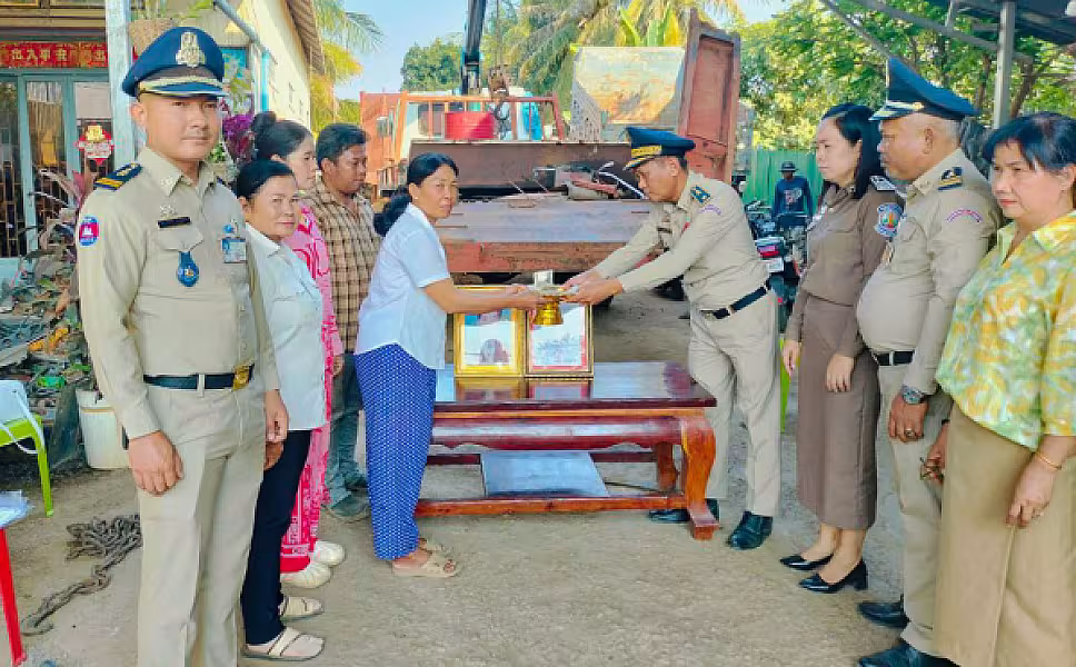 អ.ន.ក. ខេត្តបន្ទាយមានជ័យ នាំយកថវិកាបេឡាមរណសង្គ្រោះជូនគ្រួសារសពសមាជិកចំនួន  ១៤គ្រួសារ - Image 13