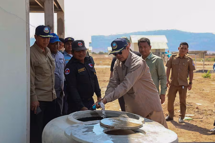 ឯកឧត្តមកិត្តិសង្គហបណ្ឌិត គន់ គីម អញ្ជើញចុះពិនិត្យអណ្តូងទឹក និងការរៀបចំប្រព័ន្ធសូឡាសម្រាប់បូមទឹកជូនអតីតយុទ្ធជន នៅភូមិព្រៃសិន - Image 2