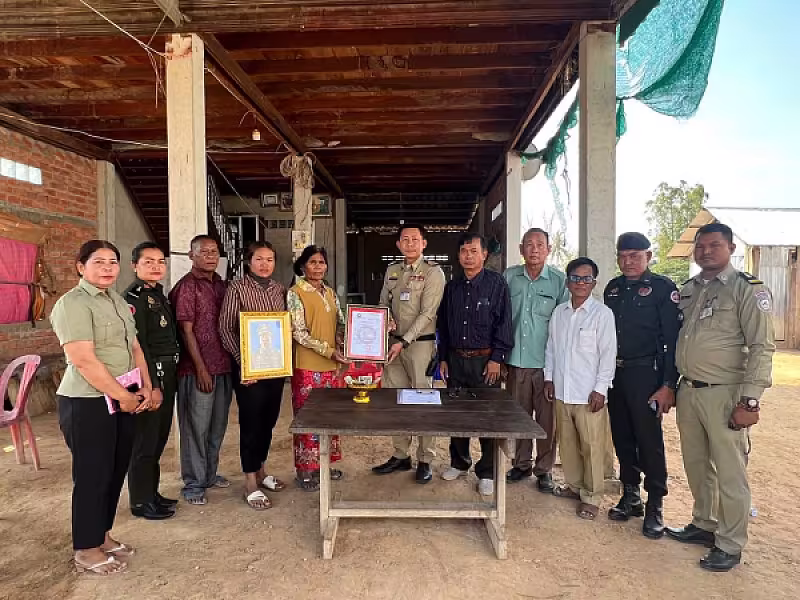 អ.ន.ក. ខេត្តបន្ទាយមានជ័យនាំយកថវិកាបេឡាមរណសង្គ្រោះជូនគ្រួសារសពសមាជិក ១២គ្រួសារ