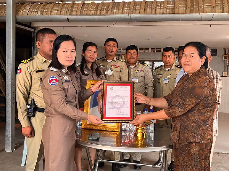 អ.ន.ក. ខេត្តបន្ទាយមានជ័យនាំយកថវិកាបេឡាមរណសង្គ្រោះជូនគ្រួសារសពសមាជិក ១២គ្រួសារ - Image 2