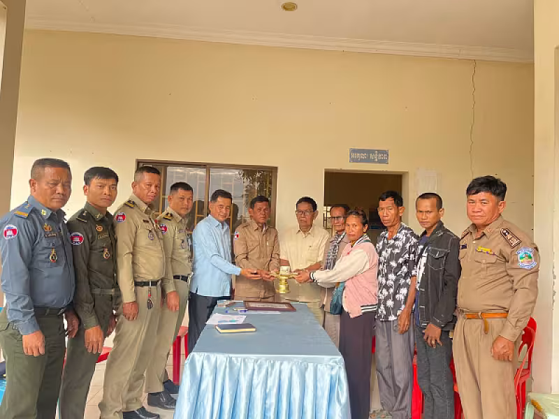 អ.ន.ក. ខេត្តបន្ទាយមានជ័យនាំយកថវិកាបេឡាមរណសង្គ្រោះជូនគ្រួសារសពសមាជិក ១២គ្រួសារ - Image 3