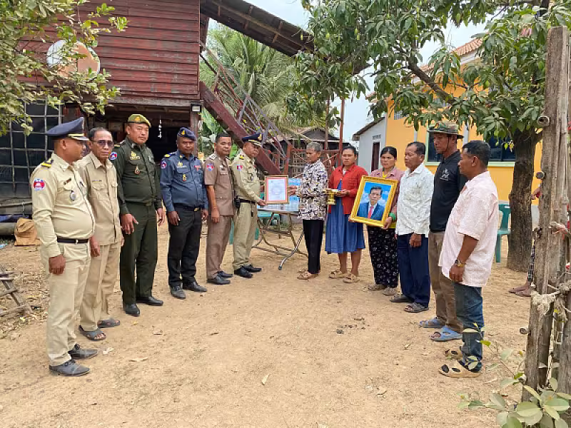 អ.ន.ក. ខេត្តបន្ទាយមានជ័យនាំយកថវិកាបេឡាមរណសង្គ្រោះជូនគ្រួសារសពសមាជិក ១២គ្រួសារ - Image 6