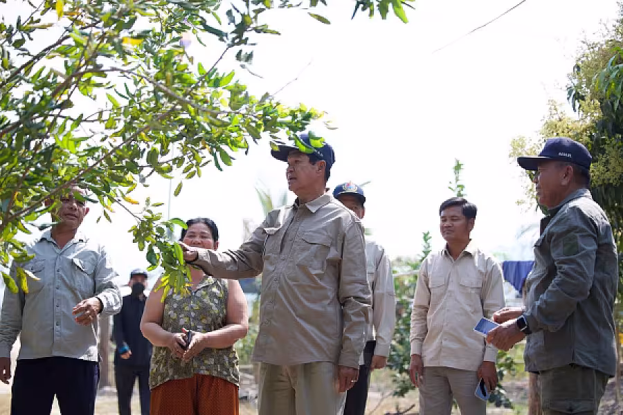 ឯកឧត្តម ទេសរដ្ឋមន្រ្តី គន់ គីម អញ្ជើញចុះពិនិត្យស្ថានភាពរស់នៅអតីតយុទ្ធជន និងអណ្តូងទឹក នៅភូមិប៊ុនរ៉ានីសែនជ័យដំណាក់ទ្រយឹង - Image 6