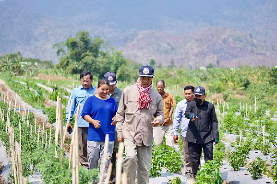ឯកឧត្តម ទេសរដ្ឋមន្រ្តី គន់ គីម អញ្ជើញចុះពិនិត្យស្ថានភាពរស់នៅអតីតយុទ្ធជន និងអណ្តូងទឹក នៅភូមិប៊ុនរ៉ានីសែនជ័យដំណាក់ទ្រយឹង - Image 11