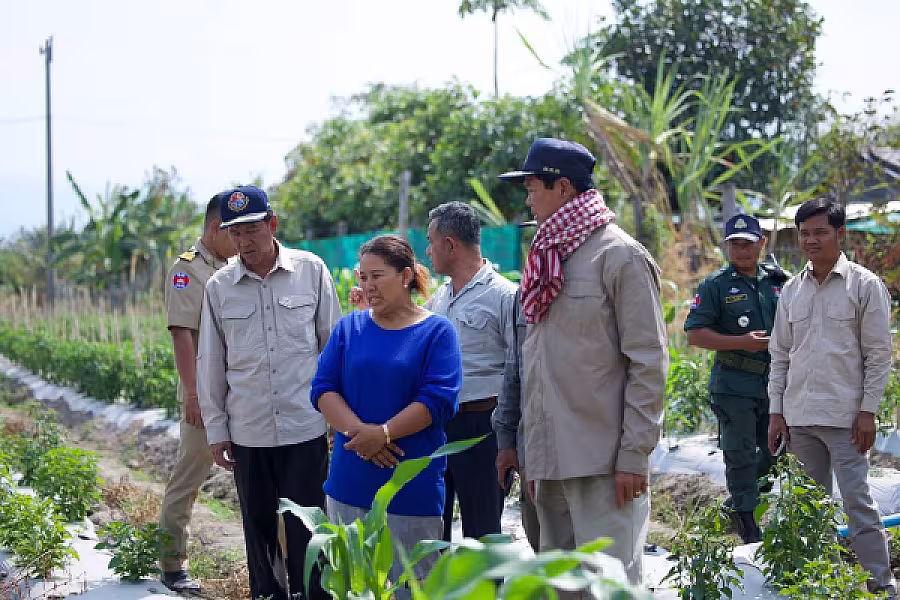 ឯកឧត្តម ទេសរដ្ឋមន្រ្តី គន់ គីម អញ្ជើញចុះពិនិត្យស្ថានភាពរស់នៅអតីតយុទ្ធជន និងអណ្តូងទឹក នៅភូមិប៊ុនរ៉ានីសែនជ័យដំណាក់ទ្រយឹង - Image 12
