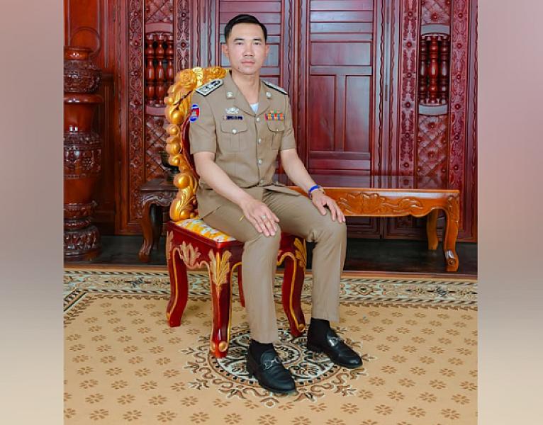 លោក ឈឹម ធី អភិបាលរង នៃគណៈអភិបាលស្រុកអង្គរបូរី ខេត្តតាកែវ ចូលរួមឧបត្ថម្ភថវិកាចំនួន ៨៨៨,៨៨៨ រៀល ដើម្បីរៀបចំមហាសន្និបាតវិសាមញ្ញតំណាងសមាគមអតីតយុទ្ធជនកម្ពុជាទូទាំងប្រទេស