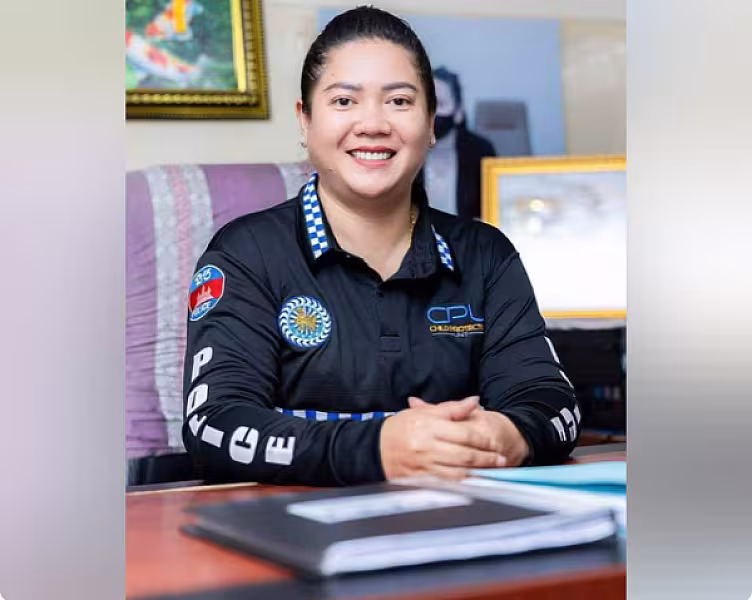 កញ្ញា សោម វឌ្ឍនា ជាបុគ្គលិកអង្គភាពការពារកុមារ CPU ចូលរួមឧបត្ថម្ភថវិកាចំនួន ១០០,០០០ រៀល ដើម្បីរៀបចំមហាសន្និបាតវិសាមញ្ញតំណាងសមាគមអតីតយុទ្ធជនកម្ពុជាទូទាំងប្រទេស