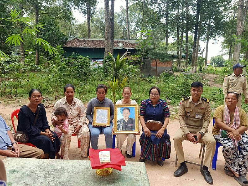 លោកឧត្តមសេនីយ៍ទោ ហេង វុទ្ធី បានចាត់ក្រុមការងារ និងសមាជិកសមាជិកាពាក់ព័ន្ធ នាំយកថវិកាបេឡាមរណ:សង្គ្រោះចំនួន ១៦លានរៀន ប្រគល់ជូនគ្រួសារសពអតីតយុទ្ធជនចំនួន ០៤គ្រួសារ