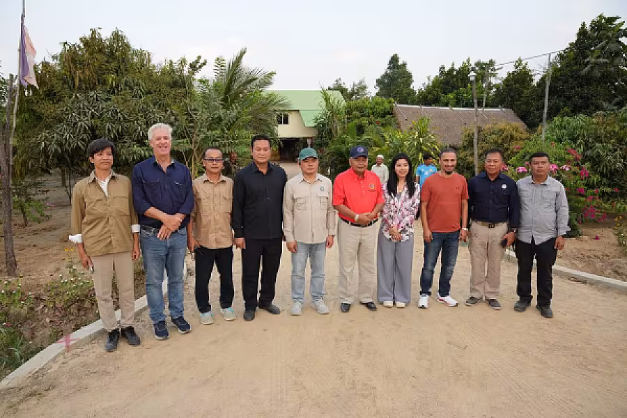 ប្រធានសមាគមអតីតយុទ្ធជនកងកម្លាំងម៉ាឡេស៊ី និងប្រតិភូវិនិយោគម៉ាឡេស៊ី បន្តចុះពិនិត្យ និងសិក្សាសក្តានុពលវិនិយោគភូមិប៊ុនរ៉ានីសែនជ័យដំណាក់ទ្រយឹង - Image 16