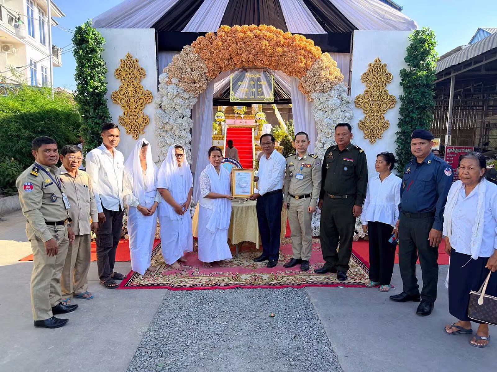 អ.ន.ក.ក្រុងតាខ្មៅ នាំយកអំណោយ និងថវិកាបេឡាមរណសង្គ្រោះជូនគ្រួសារសពសមាជិក