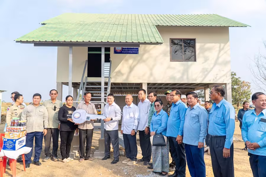 ឯកឧត្តម ឌិត ទីណា អញ្ជើញប្រគល់ផ្ទះជូនអតីតយុទ្ធជនចំនួន ៣៧ខ្នង នៅខេត្តបន្ទាយមានជ័យ - Image 5