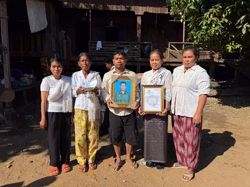 អ.ន.ក. ស្រុកស្ទឹងត្រង់ នាំយកថវិកាបេឡាមរណសង្គ្រោះជូនគ្រួសារសពអតីតយុទ្ធជន