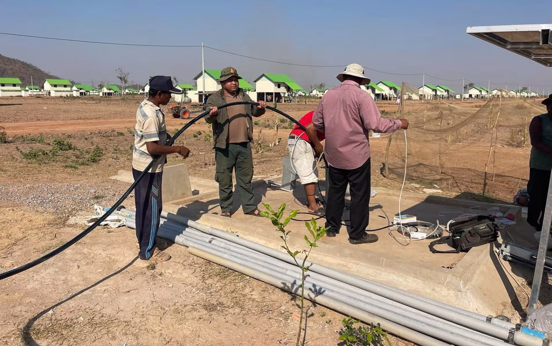 ភូមិអតីតយុទ្ធជន ស្រុកគាស់ក្រឡ ទទួលបានបន្ទះសូឡាសម្រាប់ដាក់ម៉ូទ័របូមទឹកបន្ថែម