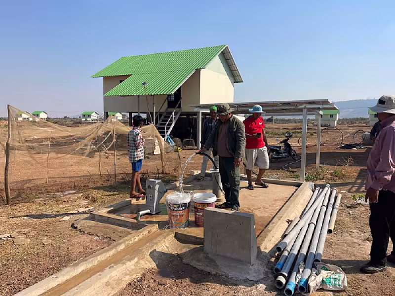 ភូមិអតីតយុទ្ធជន ស្រុកគាស់ក្រឡ ទទួលបានបន្ទះសូឡាសម្រាប់ដាក់ម៉ូទ័របូមទឹកបន្ថែម - Image 3