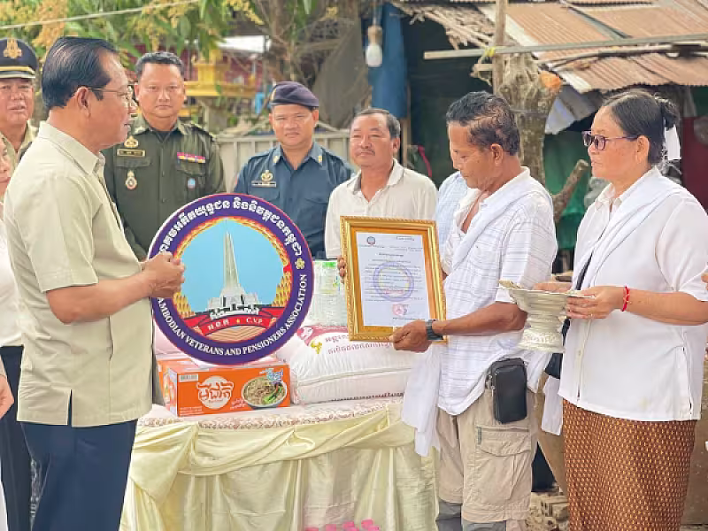 អ.ន.ក. ក្រុងតាខ្មៅ នាំយកអំណោយ និងថវិកាបេឡាមរណសង្គ្រោះជូនគ្រួសារសពសមាជិក - Image 3