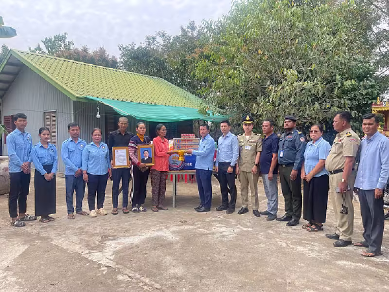 អ.ន.ក. ស្រុកពញាឮ នាំយកអំណោយ និងថវិកាបេឡាមរណសង្គ្រោះ ជូនដល់គ្រួសារសពសមាជិក - Image 2