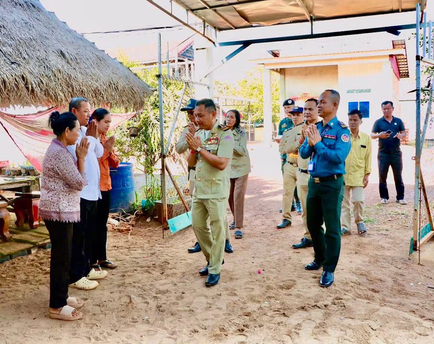 អ.ន.ក ស្រុកអន្លង់វែង នាំយកថវិកាបេឡាមរណសង្គ្រោះ ជូនគ្រួសារសពសមាជិក