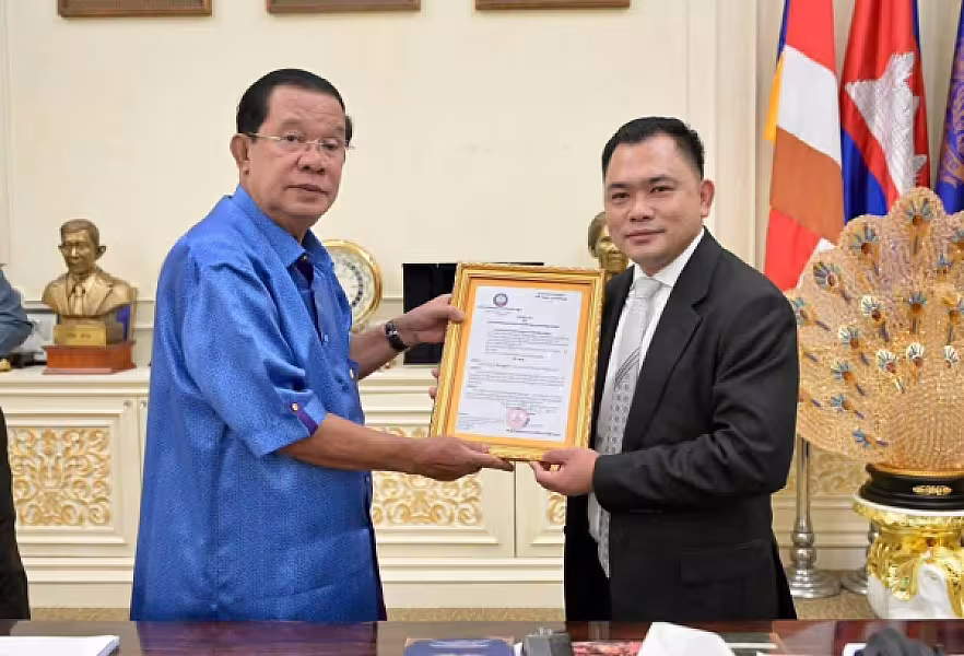 អ្នកឧកញ៉ា ម៉ម វណ្ណឌី អនុប្រធានសមាគមអតីតយុទ្ធជន និងនិវត្តជនកម្ពុជា ត្រូវបានព្រះមហាក្សត្រត្រាស់បង្គាប់តែងតាំងជាទីប្រឹក្សាសម្តេចតេជោ ហ៊ុន សែន