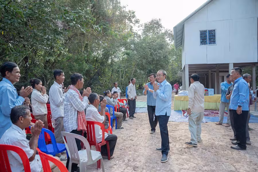 ឯកឧត្តម ហ៊ឺ បាវី និងឯកឧត្តម ស្បោង សារ៉ាត់ អញ្ជើញចុះប្រគល់ផ្ទះ និងអំណោយជូនគ្រួសារកងទ័ពនៅស្រុកព្រះស្តេច