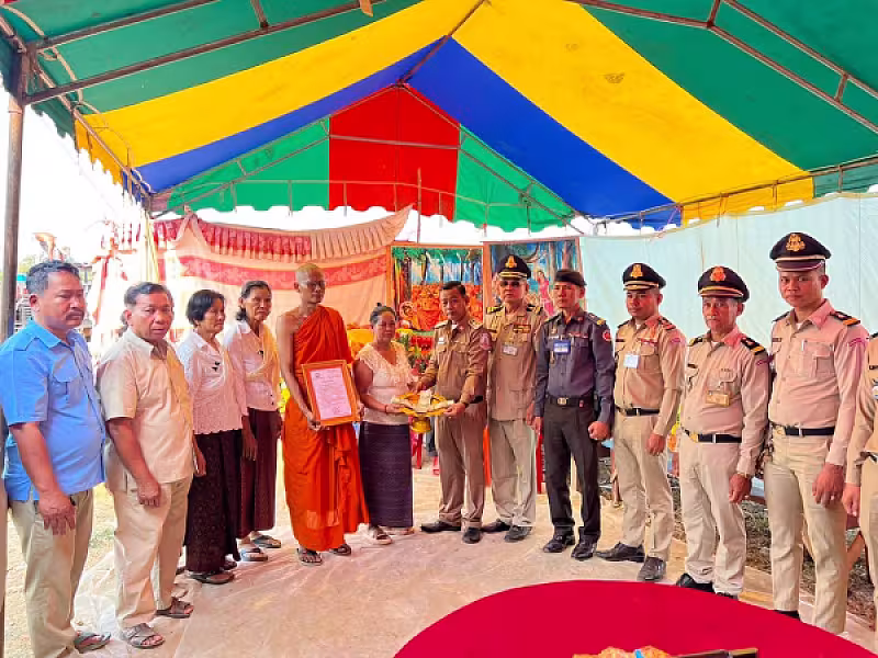 អ.ន.ក. ខេត្តបាត់ដំបង នាំយកថវិកាបេឡាមរណសង្គ្រោះប្រគល់ជូនគ្រួសារសពសមាជិក