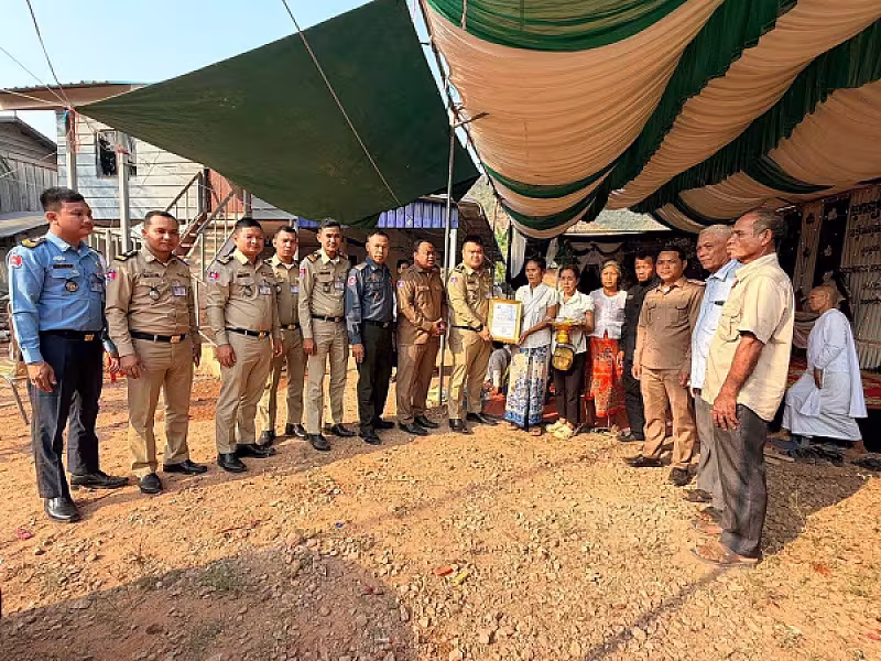 អ.ន.ក. ខេត្តបាត់ដំបង នាំយកថវិកាបេឡាមរណសង្គ្រោះប្រគល់ជូនគ្រួសារសពសមាជិក - Image 2