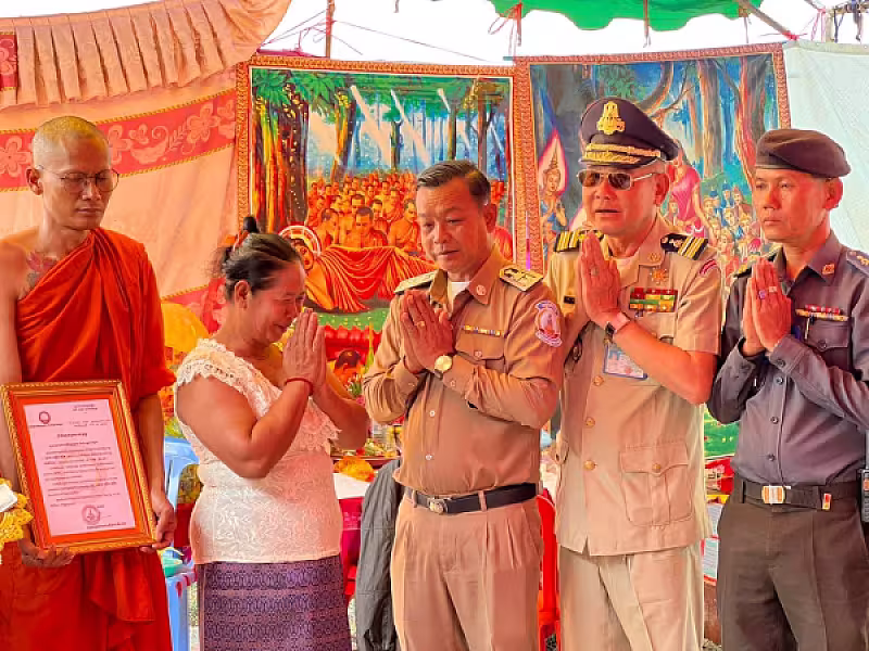 អ.ន.ក. ខេត្តបាត់ដំបង នាំយកថវិកាបេឡាមរណសង្គ្រោះប្រគល់ជូនគ្រួសារសពសមាជិក - Image 3