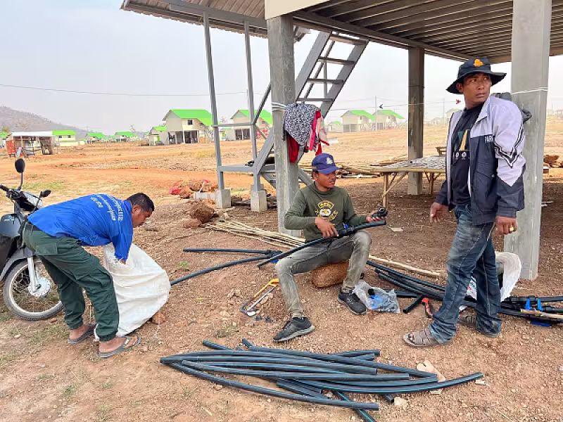 អ.ន.ក. ខេត្តបាត់ដំបង បន្តស្ថាបនាប្រឡាយទឹក និងតភ្ជាប់បណ្តាញទឹកជូនអតីតយុទ្ធជន