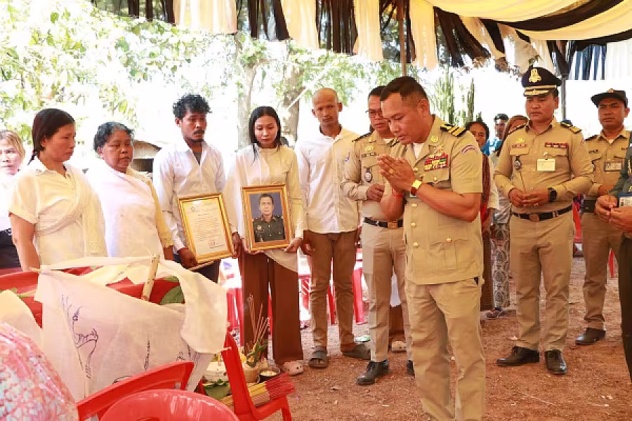 អ.ន.ក. ស្រុកអន្លង់វែង នាំយកអំណោយ និងថវិកាបេឡាមរណៈសង្គ្រោះគ្រួសារសពសមាជិក