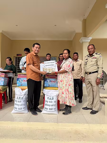 អ.ន.ក. ស្រុកព្រៃកប្បាស នាំយកអំណោយ និងថវិកាបេឡាមរណៈសង្គ្រោះគ្រួសារសពសមាជិក - Image 3