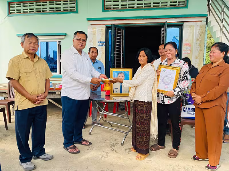 អ.ន.ក. ស្រុកព្រៃកប្បាស នាំយកអំណោយ និងថវិកាបេឡាមរណៈសង្គ្រោះគ្រួសារសពសមាជិក - Image 6