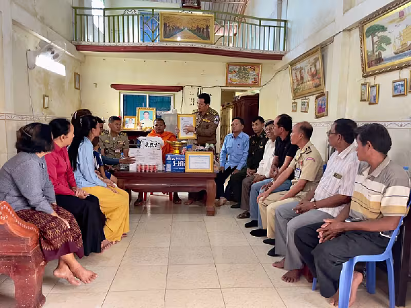 អ.ន.ក. ស្រុកគិរីវង់ នាំយកអំណោយ និងថវិកាបេឡាមរណៈសង្គ្រោះគ្រួសារសពសមាជិក