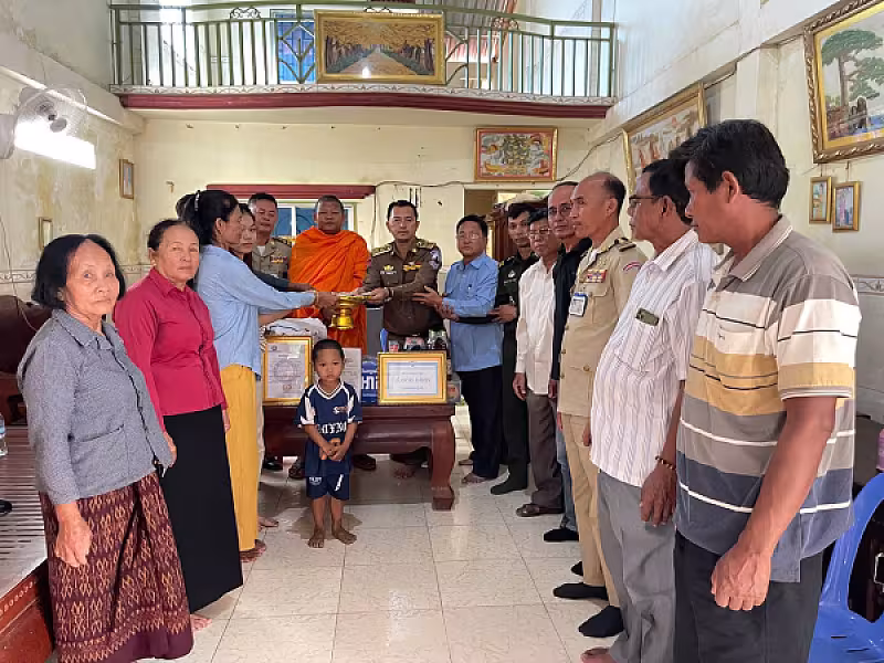 អ.ន.ក. ស្រុកគិរីវង់ នាំយកអំណោយ និងថវិកាបេឡាមរណៈសង្គ្រោះគ្រួសារសពសមាជិក - Image 2