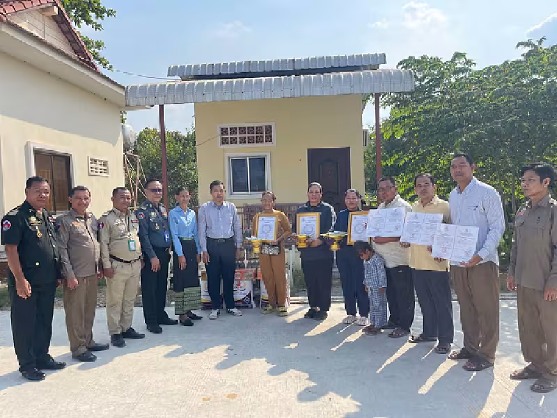 អ.ន.ក.ស្រុកបាទី នាំយកអំណោយ និងថវិកាបេឡាមរណៈសង្គ្រោះគ្រួសារសពសមាជិក - Image 2