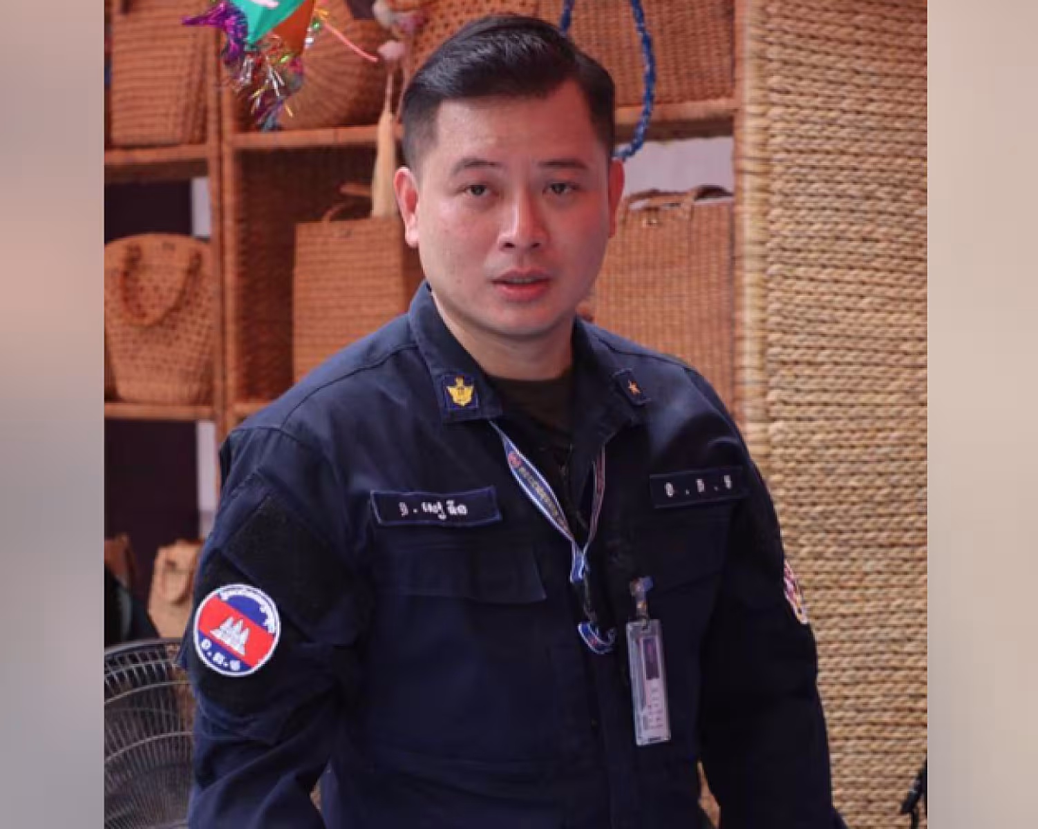 លោកឧត្តមសេនីយ៍ត្រី សៀ ទីន មេបញ្ជាការកងរាជអាវុធហត្ថខេត្តសៀមរាប បានចូលរួមឧបត្ថម្ភថវិកាចំនួន ១លានរៀល ដេីម្បីចូលរួមរៀបចំមហាសន្និបាតវិសាមញ្ញតំណាងសមាគមអតីតយុទ្ធជនកម្ពុជាទូទាំងប្រទេស