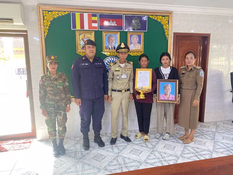 អ.ន.ក. ក្រុងបាត់ដំបង នាំយកបេឡាថវិកាមរណសង្គ្រោះជូនគ្រួសារសពអតីតយុទ្ធជន  - Image 3