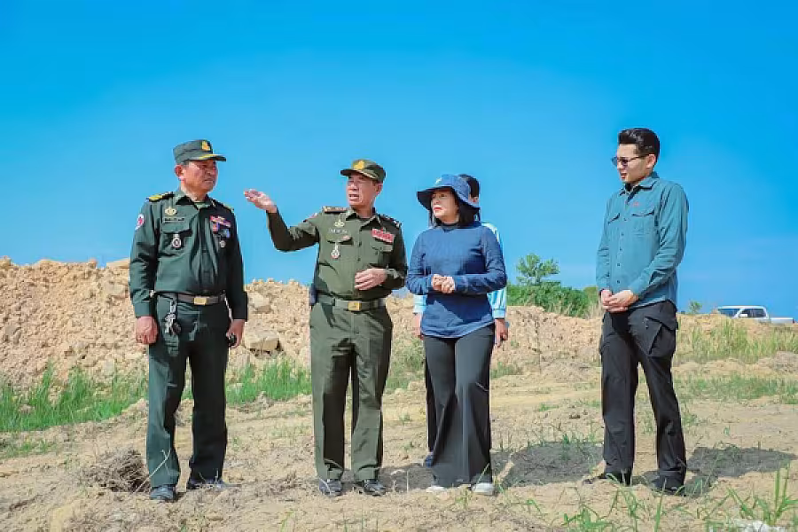 លោកជំទាវ សាយ ចាន់ណាក់ ចុះពិនិត្យដីសាងសង់ផ្ទះ និងប្រគល់ផ្ទះដល់សមាជិកនៅស្រុកស្ទឹងហាវ - Image 3